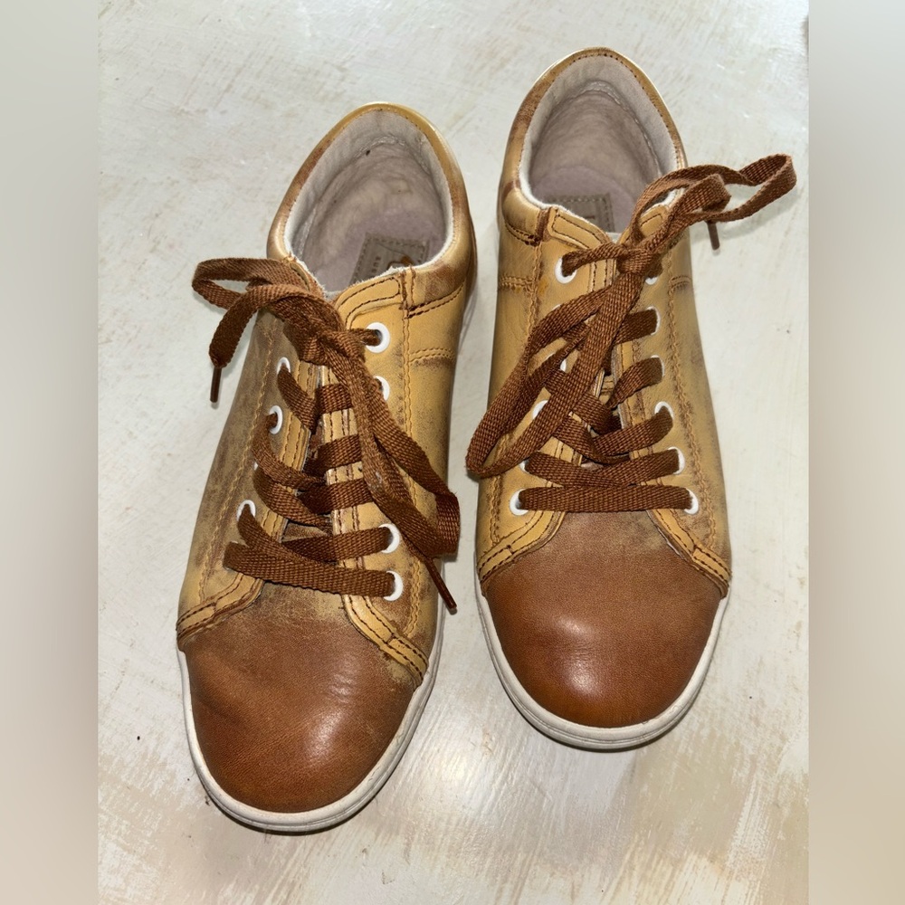 UGG Distressed Tan Casual Sneakers Size 6